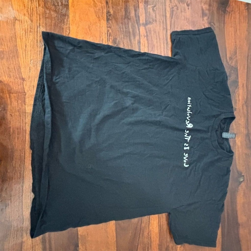 Love is a Revolution Men's‎ Black T-Shirt L Gildan Graphic Print